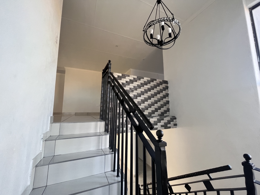 5 Bedroom Property for Sale in Wilkoppies North West